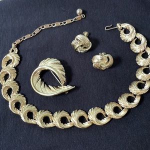 Vintage Lisner jewelry set 1950s gold tone